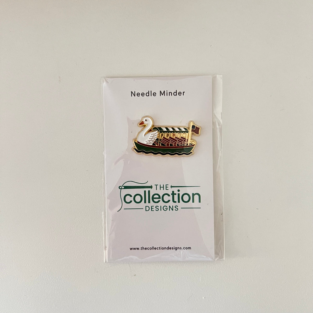 Swan Boat Needle Minder